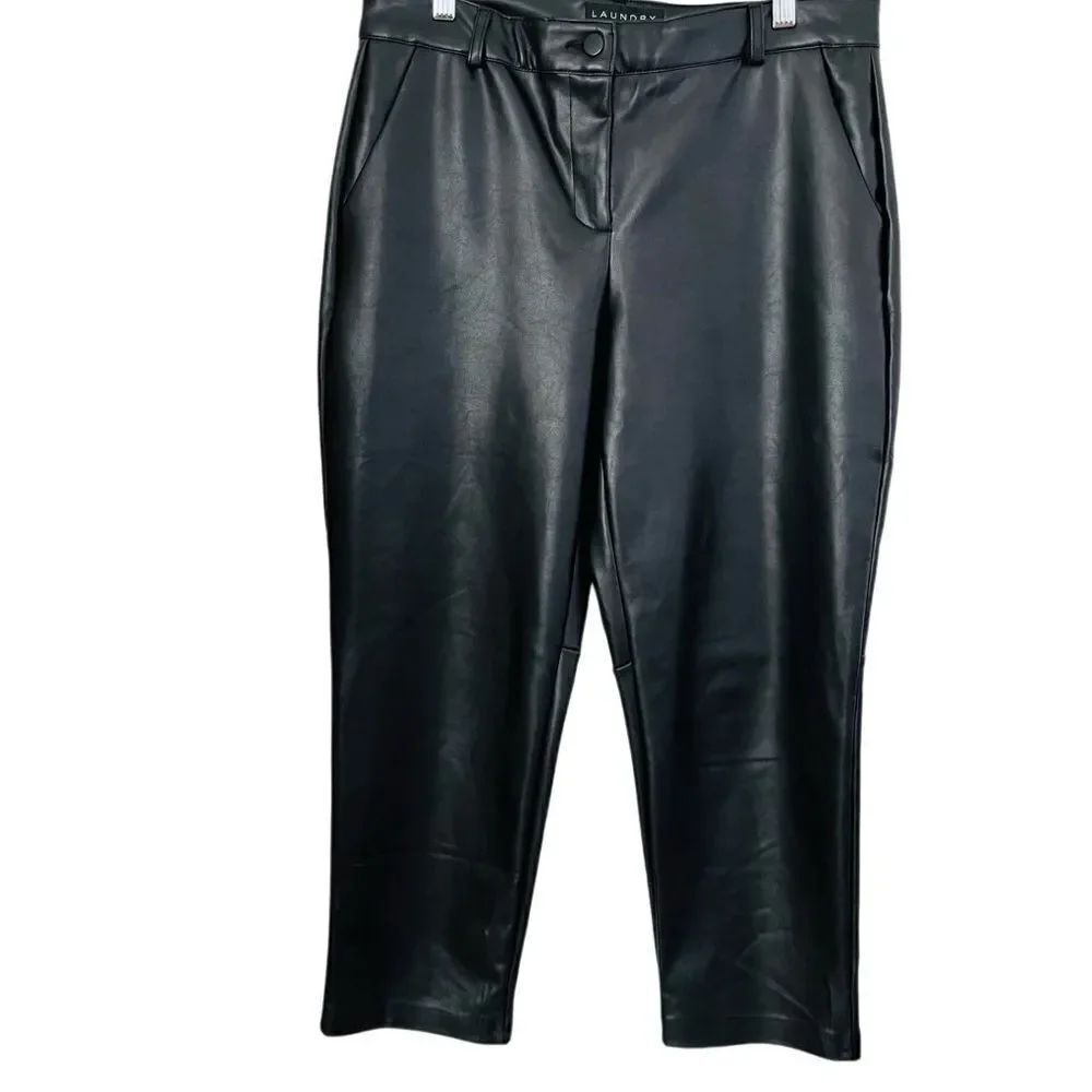 LAUNDRY by Shelli Segal black Faux Leather Cropped Pants size 10.